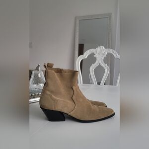 Zara Trafiluc Suede Ankle Boots